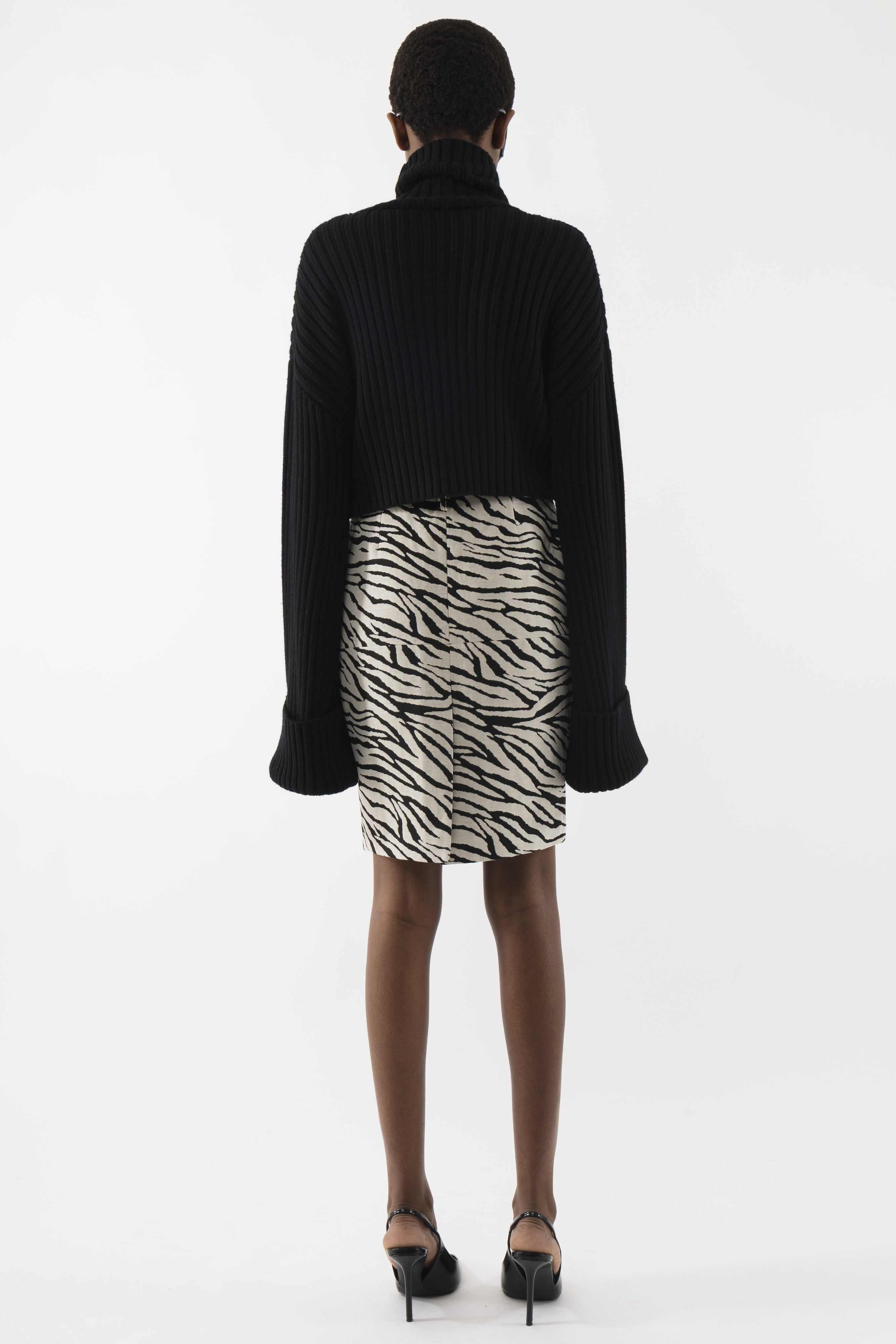 Knitted Cropped Polo - Arakii