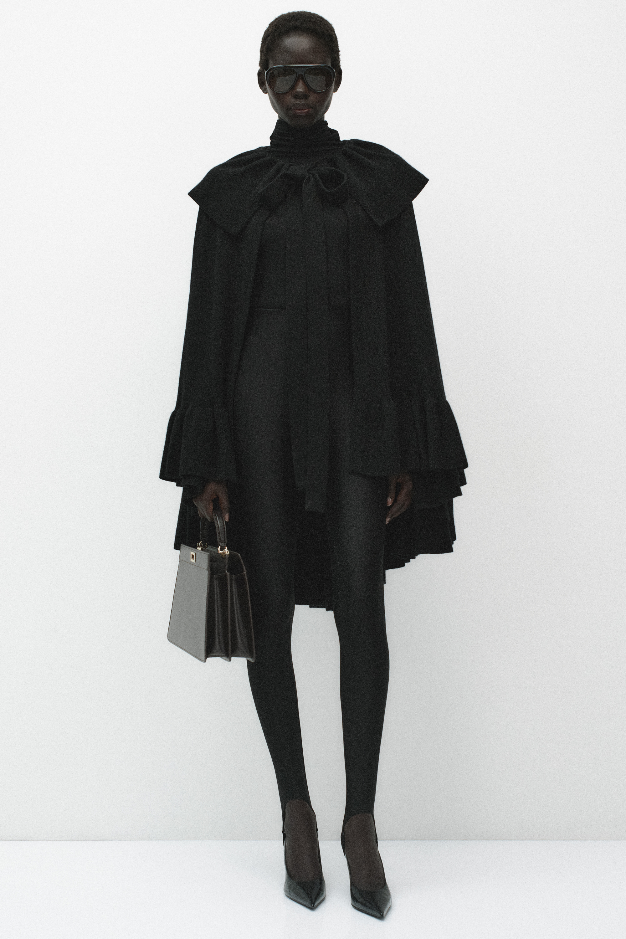 トップス suzuki takayuki knitted cape Black 324_9eb6f3eb52-10_003-fullest.jpg