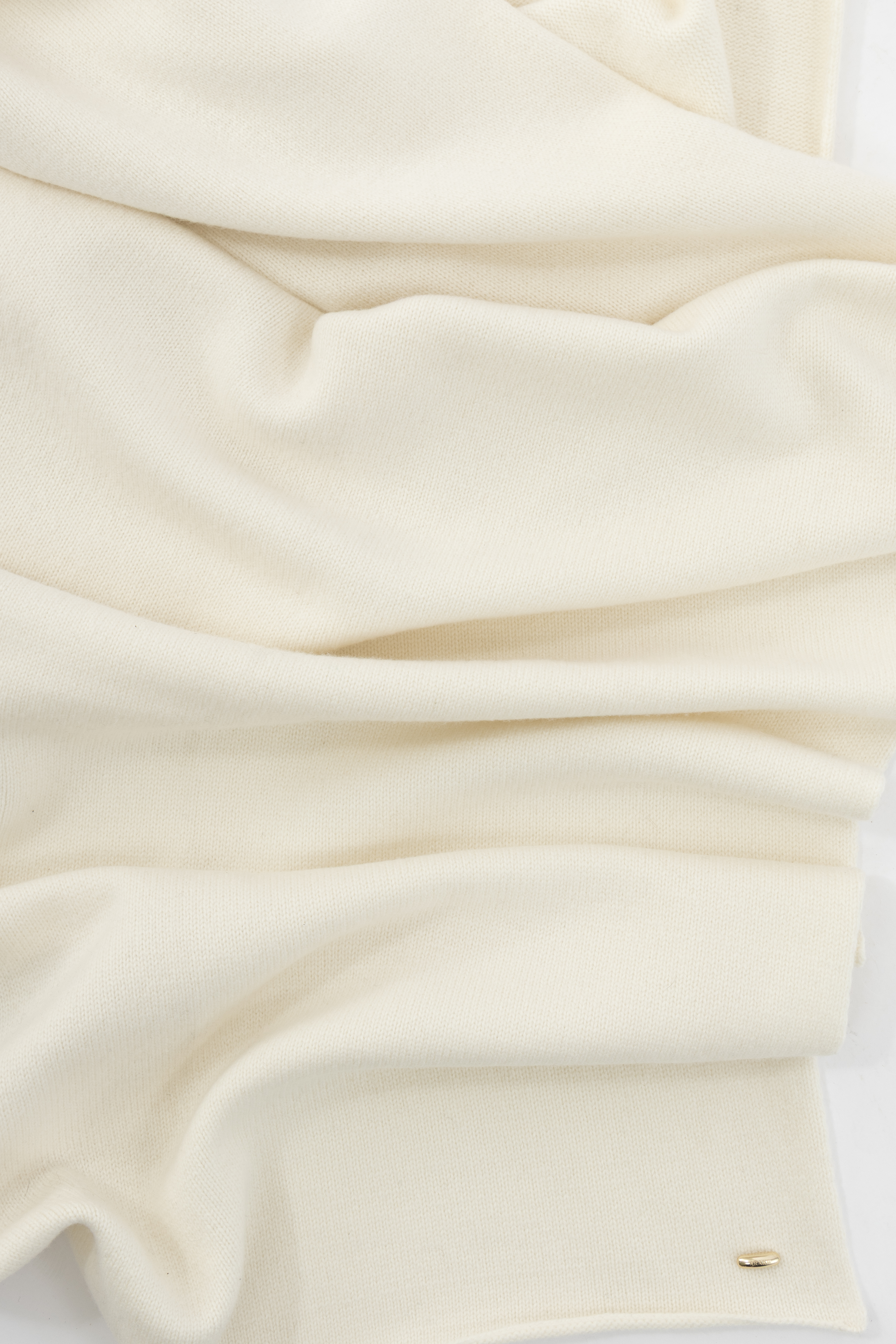 Arakii Knitted Scarf In White