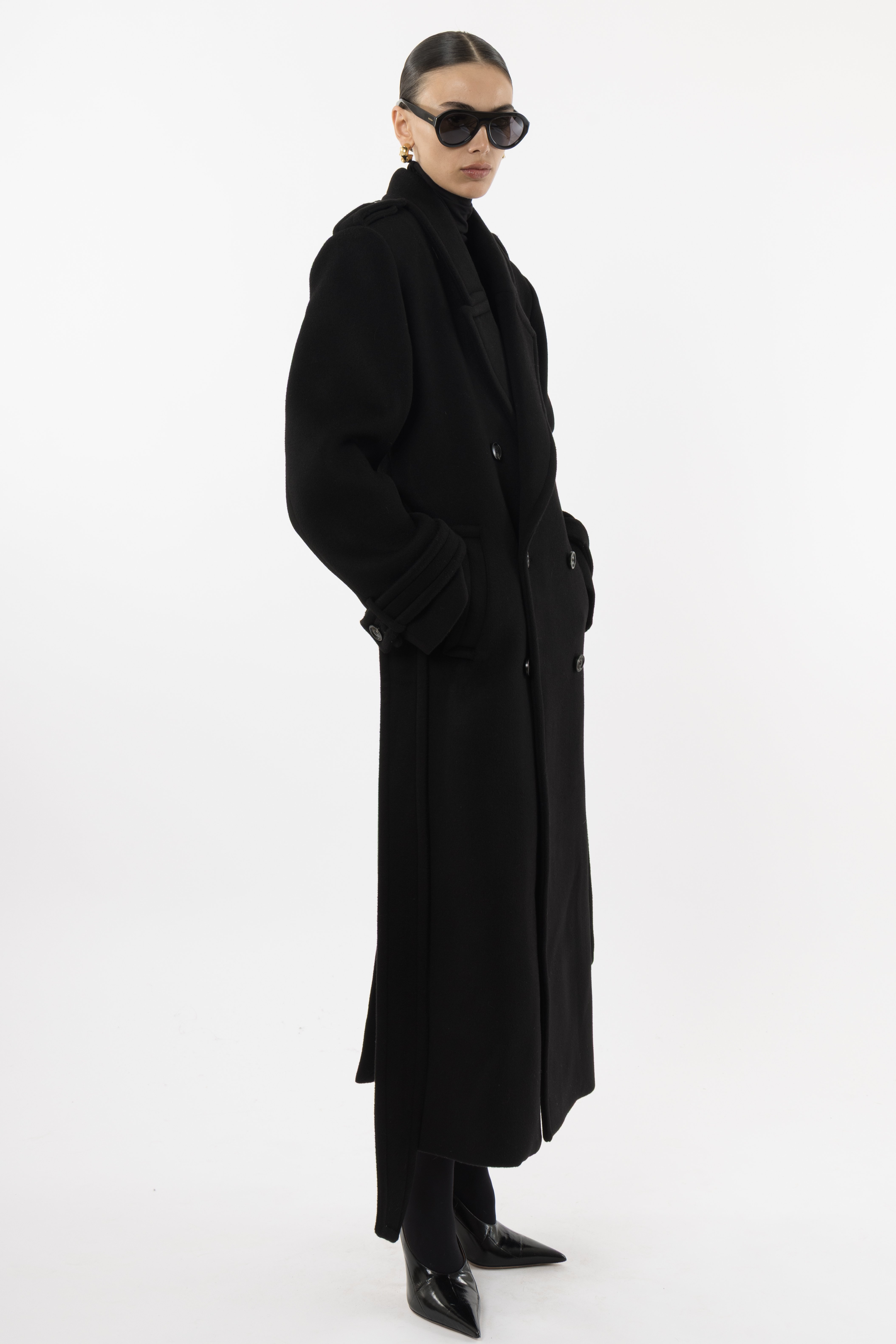 Arakii Wool Coat In Black